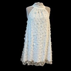 White Flowy Lace Dress Appliqué Flower Halter style Size M. Vimpunec